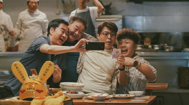 九游娱乐：2024都市解压爆笑喜剧《脑洞大开》6月28日上映(图2)