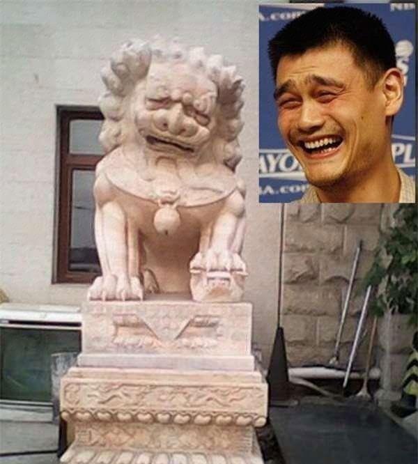 搞笑图片幽默段子笑话：兄弟看后面你女朋友要跟别人跑了！(图2)