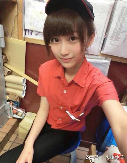搞笑幽默段子：哈哈哈好可爱的妹子太会玩了(图1)