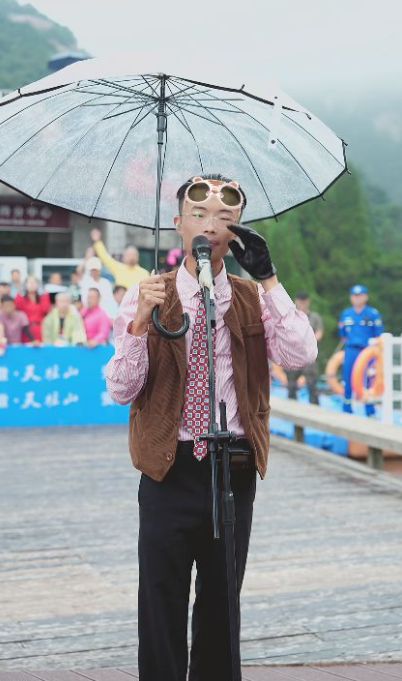 网红郭有才泡沫散去之后以前飘得有多高如今摔得就有多惨(图2)