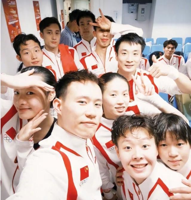 爆笑全程!盛李豪夺冠樊振东王楚钦打盹(图8)
