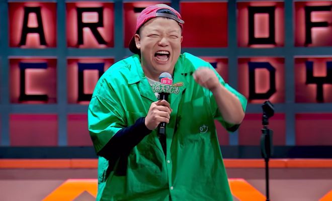 脱口秀界要完啦！几个rap烂梗+飙俩英文单词=超高分好笑在哪？(图2)