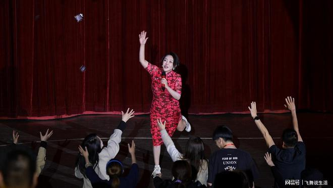 九游娱乐NineGame：李波脱口秀句句爆梗在合肥、北京多个城市的剧场沸腾大笑(图2)