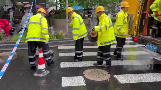 “普拉桑”肆虐申城宁波路积水严重应急部门火速行动(图3)