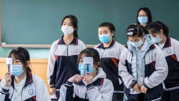 九游娱乐NineGame：2025年中考将迎来新变化不戴眼镜或加分戴眼镜的将被扣分(图2)