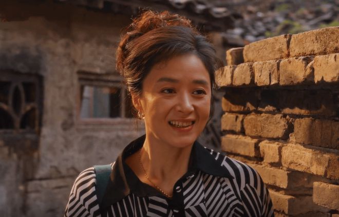 九游娱乐：林栋哲配不上庄筱婷？宋莹拿出存折黄金当聘礼打脸了庄家所有人(图7)