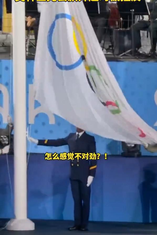 荷兰队新泳装曝光女运动员尴尬红了脸。(图22)