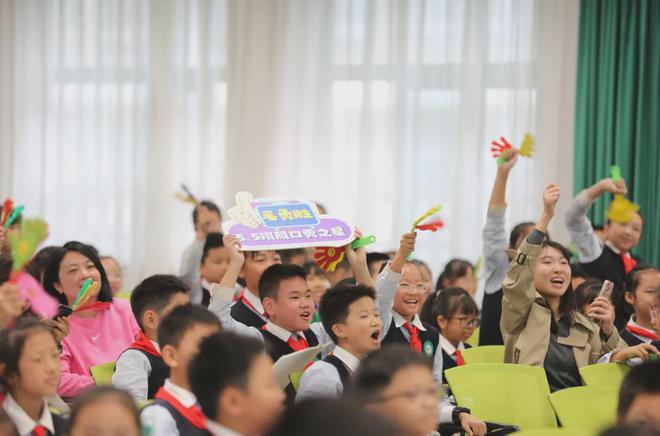 “学习的烦恼用脱口秀说说”成都小学生的单口喜剧太“炸场”了(图3)