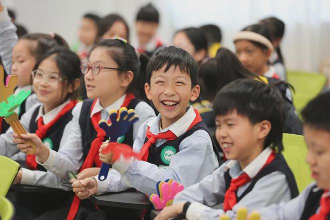 “学习的烦恼用脱口秀说说”成都小学生的单口喜剧太“炸场”了