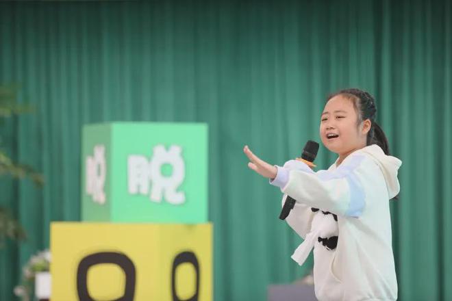 “学习的烦恼用脱口秀说说”成都小学生的单口喜剧太“炸场”了(图10)