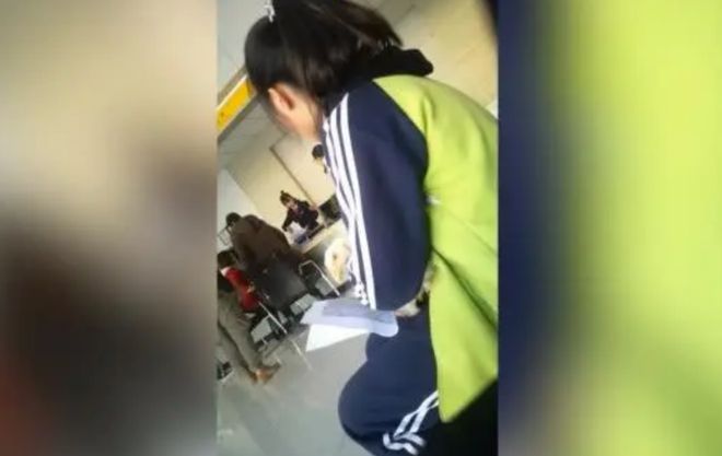 为了凑钱上学甘肃农村女孩给马云寄母鸡惨遭拒绝后竟一哭成名(图13)