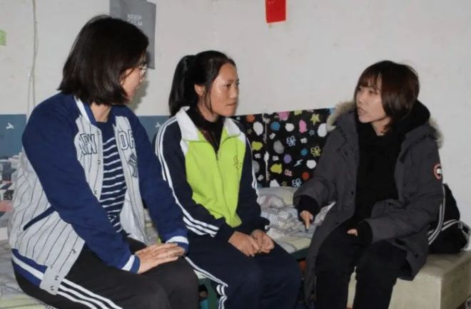 为了凑钱上学甘肃农村女孩给马云寄母鸡惨遭拒绝后竟一哭成名(图15)
