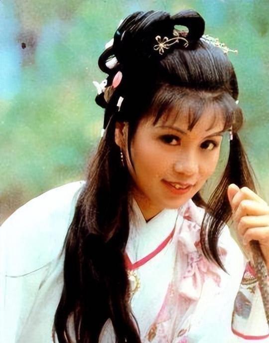 金庸给了她绝美的容貌完美的丈夫可她却将自己活成了笑话(图4)