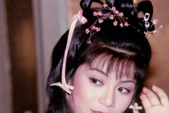 金庸给了她绝美的容貌完美的丈夫可她却将自己活成了笑话(图2)