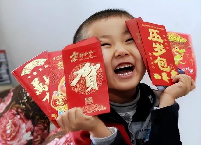九游娱乐：给“压岁钱”其实也有讲究除夕给和初一给区别很大别闹出笑话(图2)