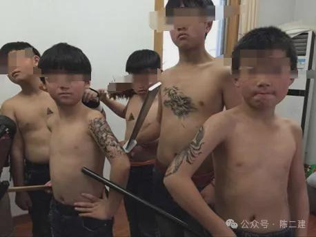 九游娱乐：男子“面目狰狞”全是纹身惹的祸！一时喜好终身悔遗憾(图5)