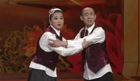 冯巩67岁生日现场曝光！徒弟贾玲惊喜现身寿宴朴素只有亲近之人(图7)