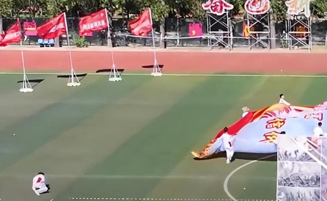 九游娱乐NineGame：笑喷了！河南理工运动会漏洞百出引热议！网友：比春晚好看多了！(图6)