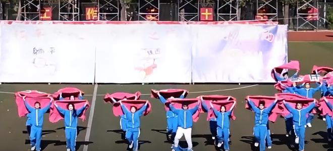 九游娱乐NineGame：笑喷了！河南理工运动会漏洞百出引热议！网友：比春晚好看多了！(图8)