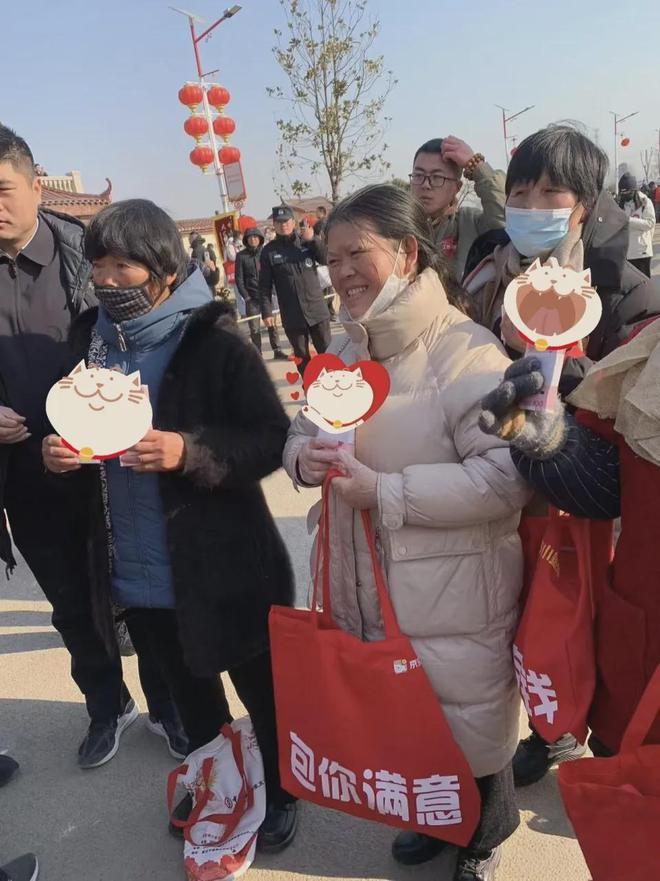 刘强东现金回乡特警护送千万！背后故事惊人！(图3)