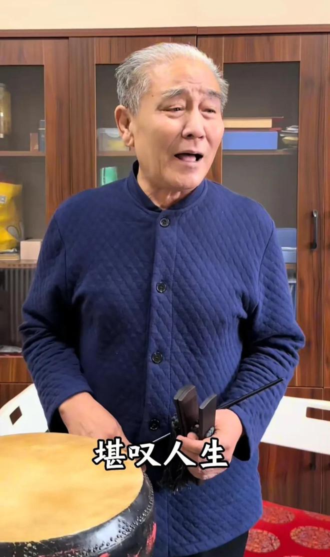 马志明德云社里唱京韵大鼓宝刀不老王惠师父韩宝利三弦伴奏(图5)