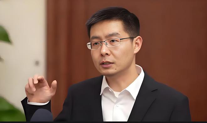春节联欢晚会年仅35的王兴兴再上热搜回母校当院长逆袭人生(图12)