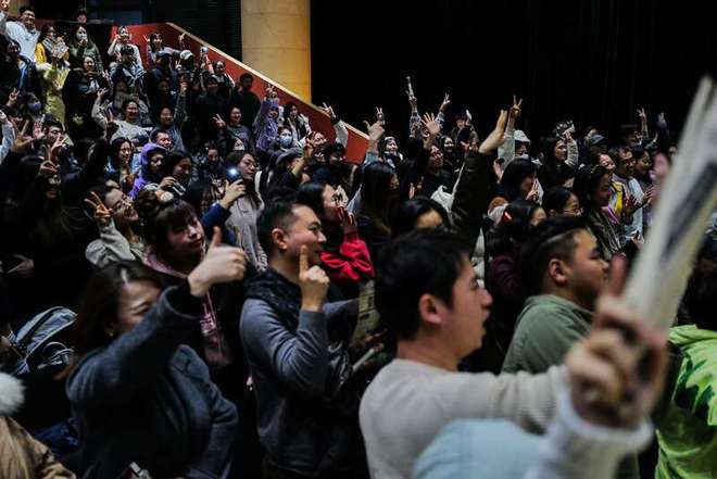 九游娱乐：悬疑脱口秀《克莱因历史》：当射出去的子弹多年后正中眉心(图4)