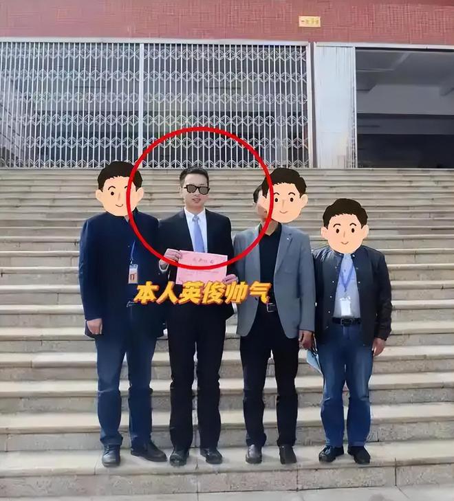 坐大腿上亲嘴四川已婚男老师与学生在办公室被拍老师生活照曝光(图2)