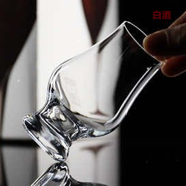 九游娱乐NineGame：退休老同学聚会不喝白酒愉快搞笑酒词！