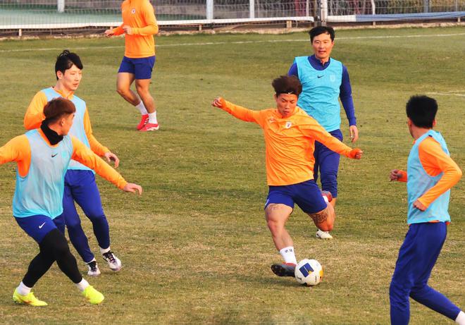 群雄逐鹿海口泰山冬练三九！内援0人东体：崔康熙不太愿打热身(图3)