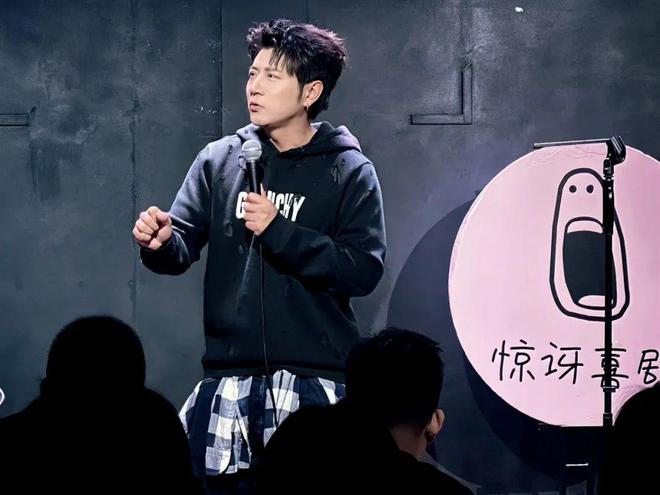 为了抢观众老板“脱”了！(图2)