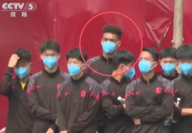 九游娱乐NineGame：马德兴爆料：国少队员长传球不准因高原风太大不能怪基本功！(图4)