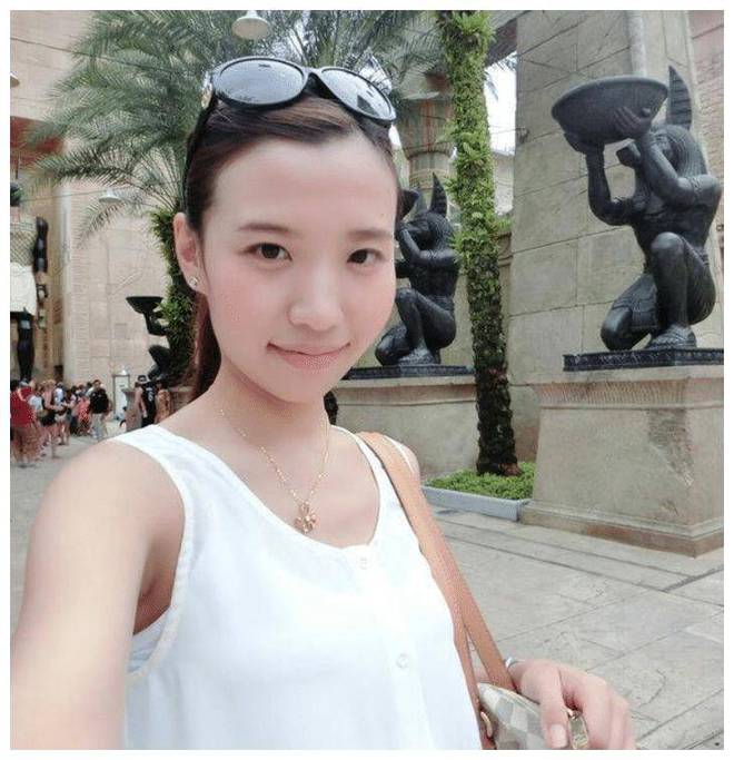 她23岁继承数十亿资产身家是王思聪的十倍美貌气质不输章泽天(图7)