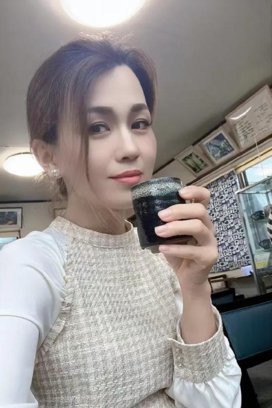 她23岁继承数十亿资产身家是王思聪的十倍美貌气质不输章泽天(图12)