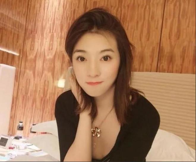 她23岁继承数十亿资产身家是王思聪的十倍美貌气质不输章泽天(图6)