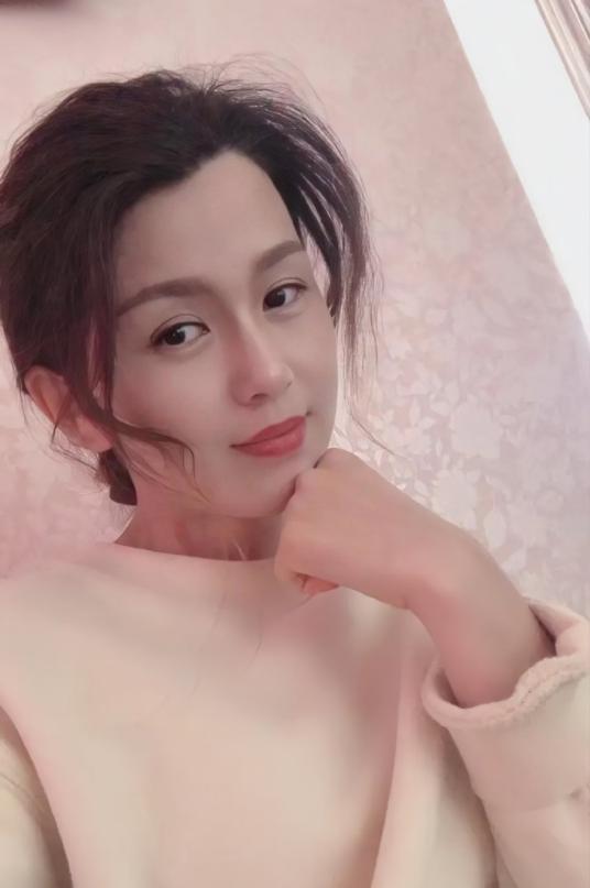 她23岁继承数十亿资产身家是王思聪的十倍美貌气质不输章泽天(图13)