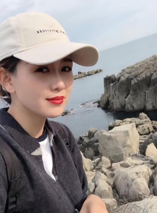 她23岁继承数十亿资产身家是王思聪的十倍美貌气质不输章泽天(图14)