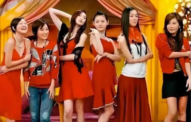 九游娱乐NineGame：小S发起圈内好友缅怀大S行动把娱乐圈的捧高踩低展现得淋漓尽致(图4)