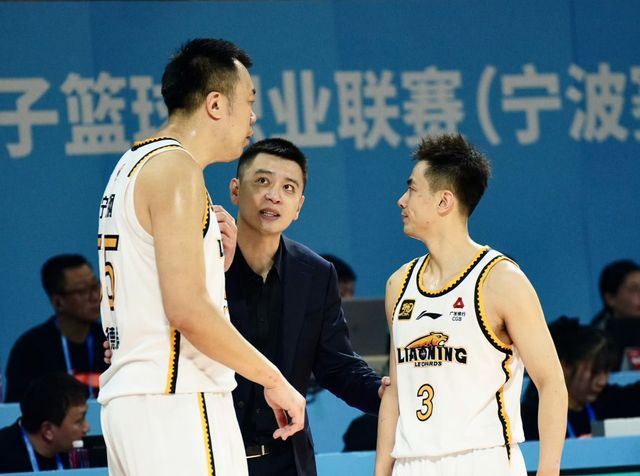 九游娱乐NineGame：辽宁男篮大换血！外援一个不留11人合同到期杨鸣继续执教(图1)
