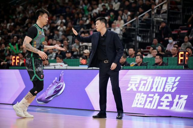 九游娱乐NineGame：辽宁男篮大换血！外援一个不留11人合同到期杨鸣继续执教(图2)