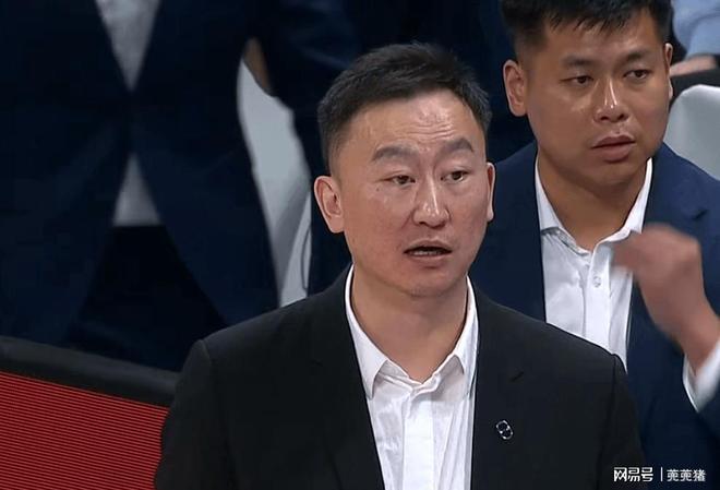 九游娱乐NineGame：刘维伟离婚风波升级青岛队主帅私生活引关注。(图2)
