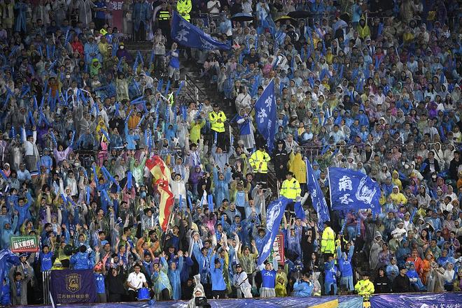 九游娱乐：趣看被热梗玩爆的“苏超”：“没有假球全是世仇”(图2)