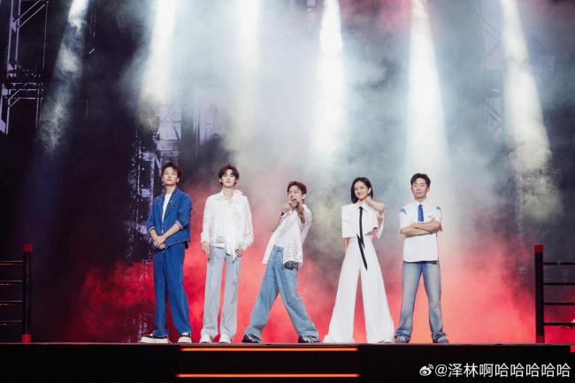 你好星期六穗克斯成团夜巅峰对决迪丽热巴携《枭起青壤》剧组来袭(图6)