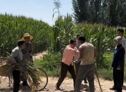 九游娱乐：连快手都在给她颁奖！这个菏泽妮儿用镜头为200万粉丝造了一座“时光机”(图2)