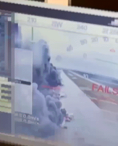 九游娱乐NineGame：乌军奇袭俄战略轰炸机基地所有图-95都被炸40多架战机或被毁!(图2)