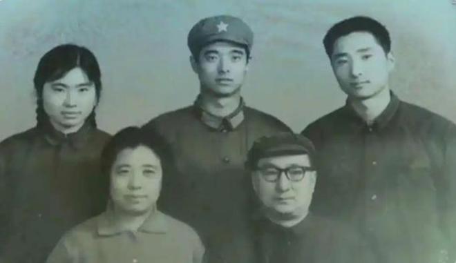 和央视硬刚宁可退圈也不讨好资本71岁的陈佩斯终于扬眉吐气！(图5)