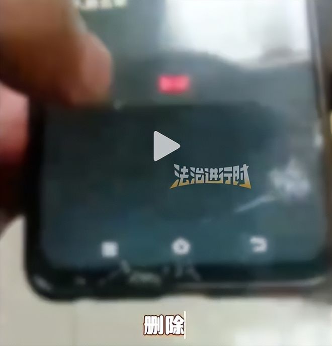 70岁大爷微信“近万美女”288个置顶！民警全删！网友：天塌了(图6)