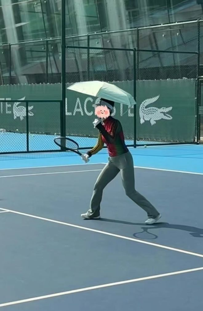 轻松一刻：据说这是学生们回学校的全程表情