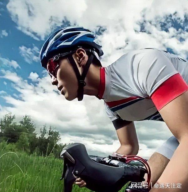 九游娱乐：偷鸡不成蚀把米！沦为“豪门赘婿”的窦骁终究成为一个“笑话”(图7)