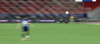 中超争议判罚！河南2球失而复得VAR介入媒体人：边裁载入史册(图2)